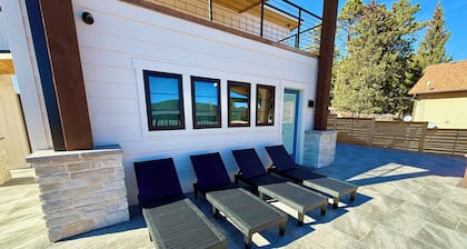 338290 Summit Studio of Woodland Park
New • Hot Tub • Fireplace • Kitchenette