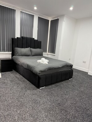 2 chambres, fer et planche à repasser, Wi-Fi gratuit, draps fournis