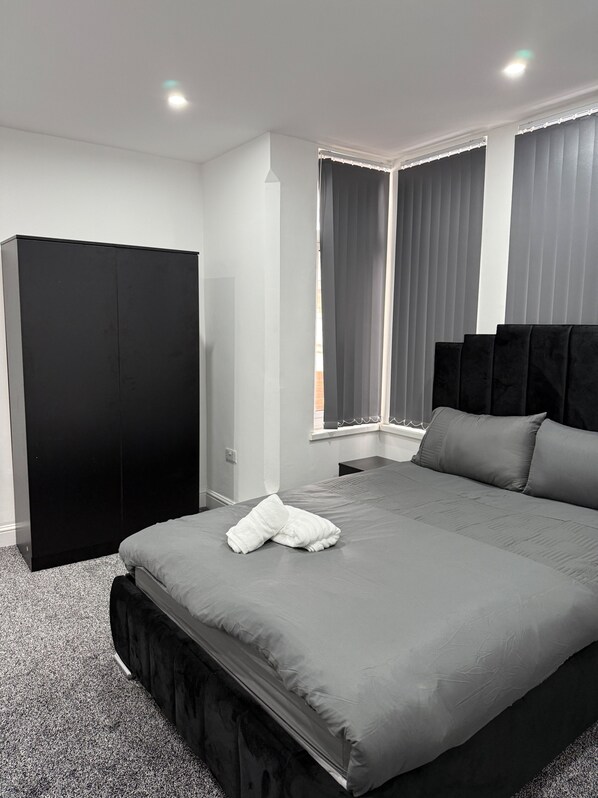2 habitaciones, tabla de planchar con plancha y wifi gratis 
