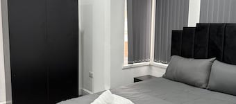 2 Bed Flat - Sleeps 4 - Parking - Wifi