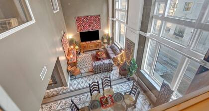 Spacious 4-BR Apt, Fast WiFi in Downtown Memphis. Walk to Convention Center.