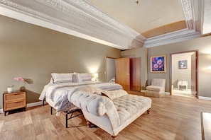 4 habitaciones, tabla de planchar con plancha, wifi y ropa de cama