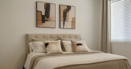 Modern Private Suite with Kind Bed, Kitchenette & Washer/Dryer - Las Vegas