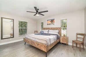 3 bedrooms, desk, iron/ironing board, travel cot