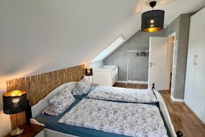 2 quartos, ferros/tábuas de passar roupa, Wi-Fi, roupa de cama