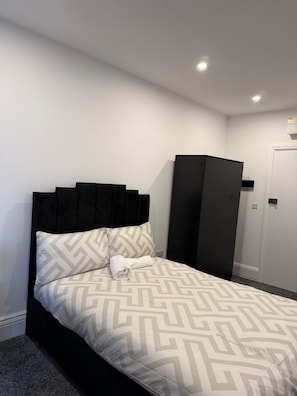1 quarto, Wi-Fi de cortesia, roupa de cama
