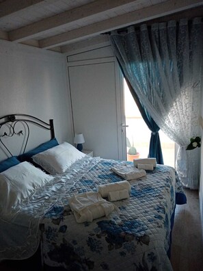 1 Schlafzimmer, Schreibtisch, Bügeleisen/Bügelbrett, Reisekinderbett
