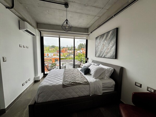 Căn hộ Deluxe, ban công, quang cảnh núi (2 Bedrooms) | Két bảo mật tại phòng, màn/rèm cản sáng 