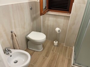 Shower, hair dryer, bidet, soap - Lovely apartment in villa at Marina Velca (Voltone)