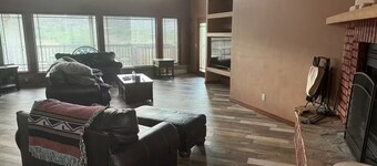 2,500 square foot beautiful ranch house with AC in charming Pearce