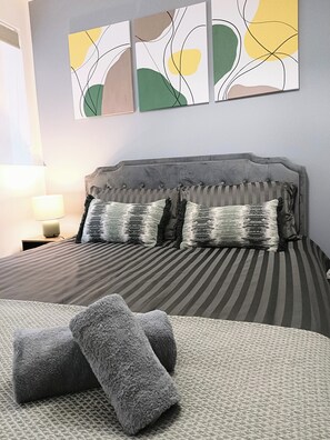 1 bedroom, iron/ironing board, free WiFi, bed sheets - Central City Apartment - Inverness Centre (Inverness)