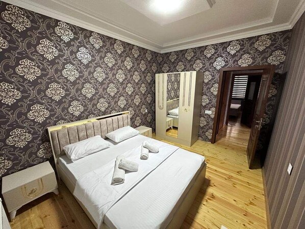 7 bedrooms, iron/ironing board, WiFi, bed sheets