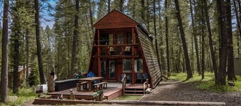 Knotty Pines Cabin, Island Park, Cozy, WiFi, 33mi from YellowStone National Park