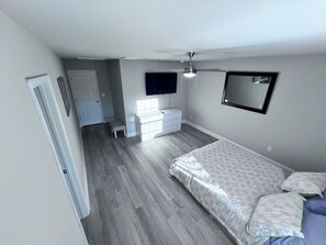3 habitaciones, tabla de planchar con plancha, wifi y ropa de cama 