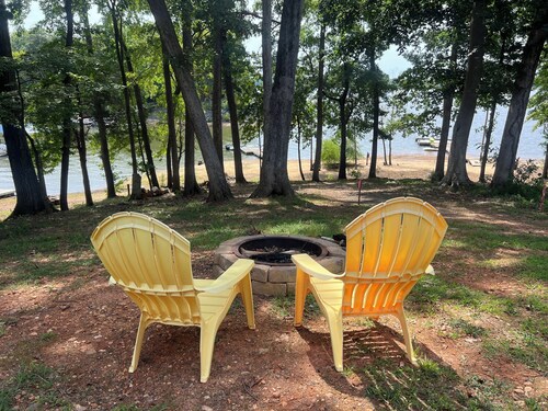 Dockside Dreamz #2 w/beach and dock - Close to Clarksville and Bluestone launch