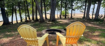 Dockside Dreamz #2 w/beach and dock - Close to Clarksville and Bluestone launch
