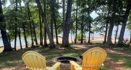 Dockside Dreamz #2 w/beach and dock - Close to Clarksville and Bluestone launch