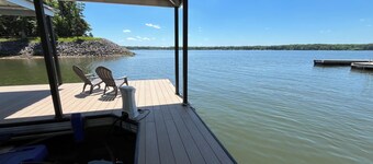 Dockside Dreamz #2 w/beach and dock - Close to Clarksville and Bluestone launch