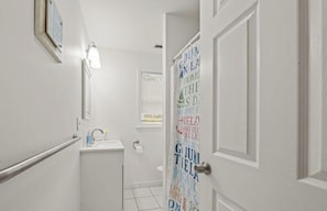Hair dryer, towels, soap, toilet paper - Dockside Dreamz #2 w/beach and dock - Close to Clarksville and Bluestone launch (Clarksville)