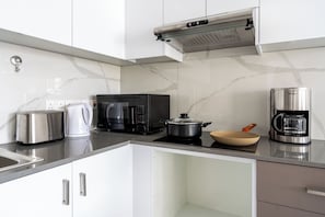 Apartment, 1 Bedroom, Kitchen, City View | Private kitchen