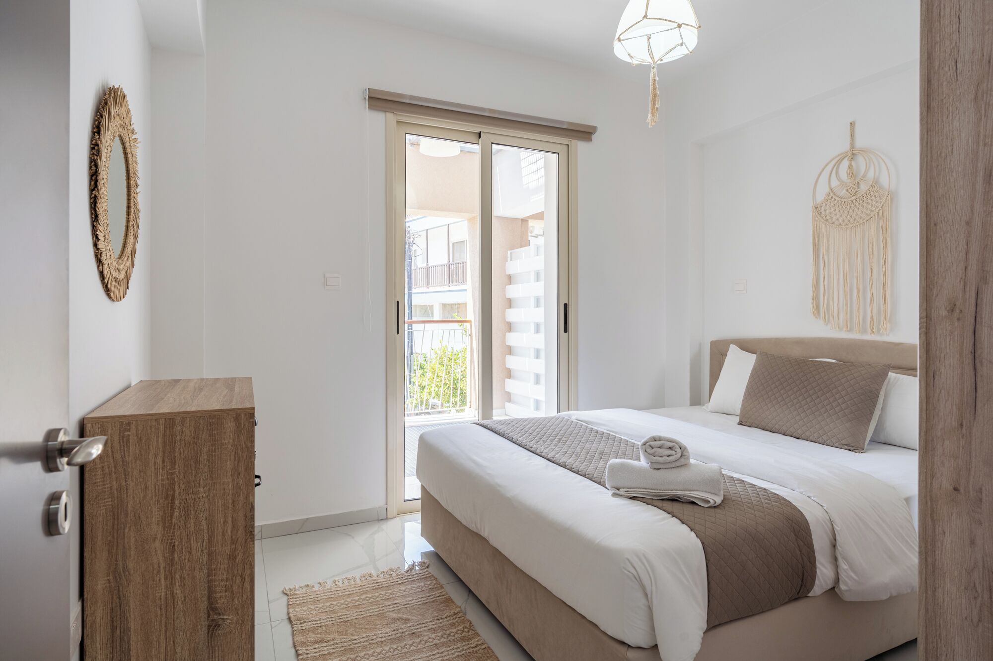 Cortinas blackout, tabla de planchar con plancha y wifi gratis 