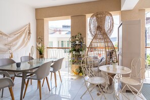 Departamento, 1 habitación, cocina, vista a la ciudad | Balcón