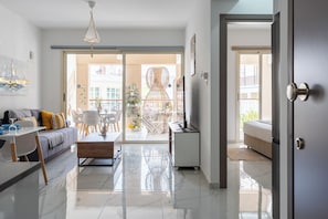Apartment, 1 Bedroom, Kitchen, City View | Living room
