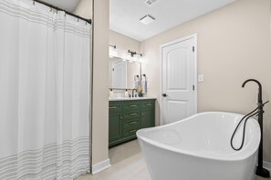 مناشف، صابون، ورق حمّام