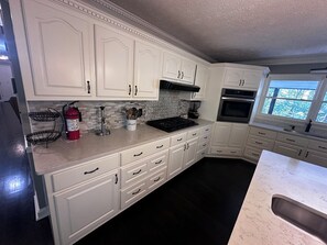 ميكروويف، فرن، موقد طهي مسطح، غسالة أطباق