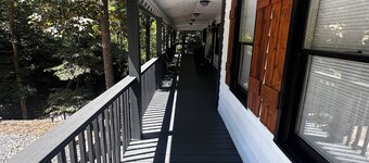 Spacious 5 bedroom house close to down town Ellijay