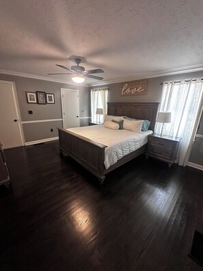 5 bedrooms, WiFi, bed sheets