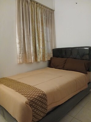 Economy Room, 1 Queen Bed