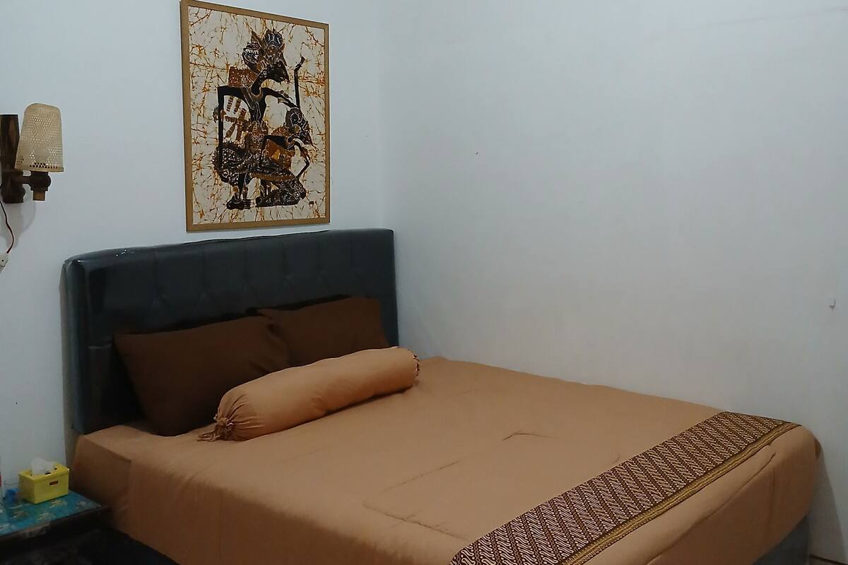 Romantik-værelse - 1 soveværelse | Skrivebord, arbejdsområde til bærbare computere, sengetøj