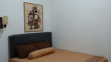 Romantic Room, 1 Bedroom | Desk, laptop workspace, bed sheets