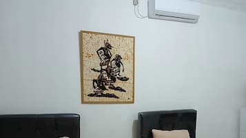 Meja, ruang kerja komputer riba, cadar katil