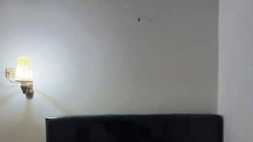 Romantic Room, 1 Bedroom | Meja, ruang kerja komputer riba, cadar katil