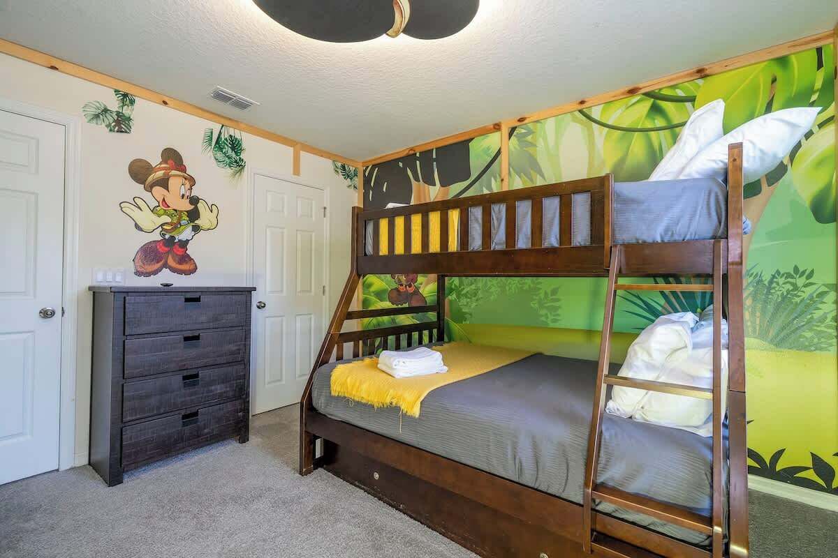 4 bedrooms, iron/ironing board, free WiFi, bed sheets