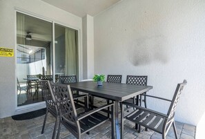 Outdoor dining - Cozy Townhouse Near Disney (Kissimmee)