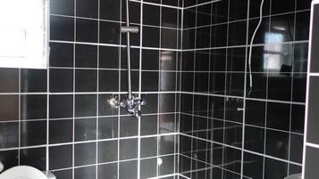 Toallas, jabón, papel de baño