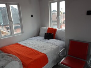 8 bedrooms, bed sheets