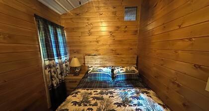 Cozy Couple’s Cabin