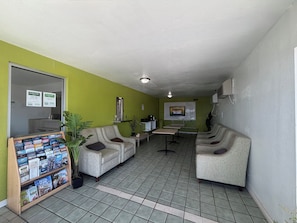 Free daily continental breakfast  - Parkside Inn by PHG - Sweetwater (Sweetwater)