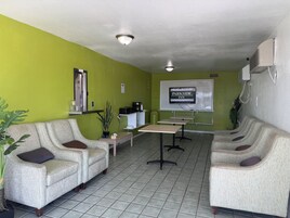 Desayuno continental incluido todos los días 