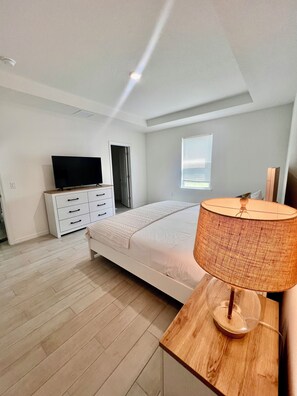 3 bedrooms, iron/ironing board, internet, bed sheets