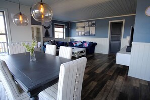 Dining - Exclusive sea cabin w. Pool, sauna and hot tub (Vestland)