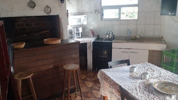 Microones, forn, cafetera i tetera i bullidora elèctrica