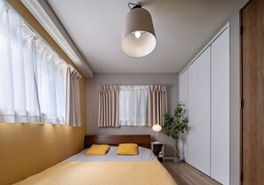 4 bedrooms, iron/ironing board, WiFi