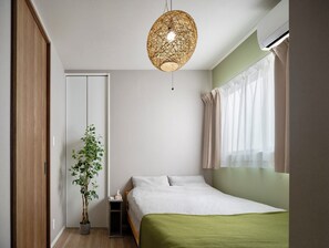 4 bedrooms, iron/ironing board, WiFi