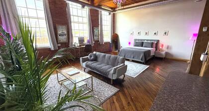 Downtown: Neo-Deco Industrial Loft