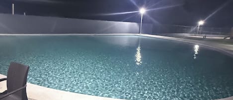 حمّام سباحة خارجي